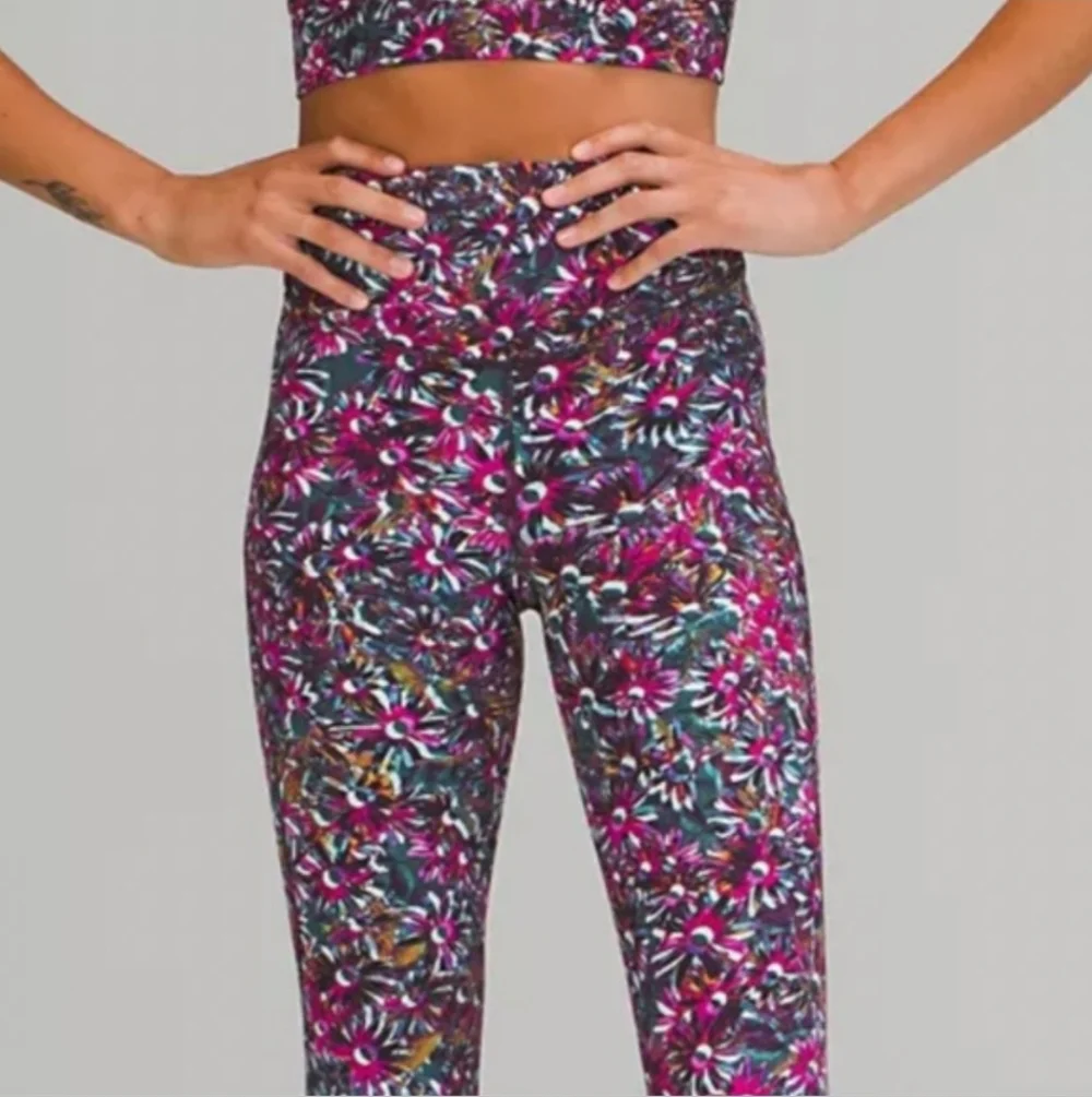 lululemon athletica Pink Floral Pattern Leggings - Picture 4 of 6